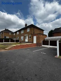 Strelley house 2 , Perfect for business trip & Families holiday or working proffesionals-5 min from M1 J25 , 500MB Wi-Fi , Netflix , Fully equiped kitchen , Asda supermarket 5 min walk , Free Secure parking with CCTV ,available monthly deals - Image 2
