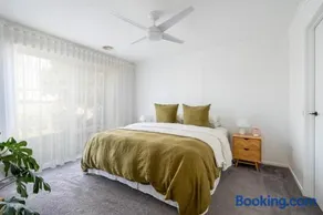 Coastal 4BR with pool, walk to Ocean Grove beach - Image 2