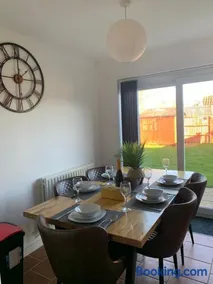 Montrose House - Image 2