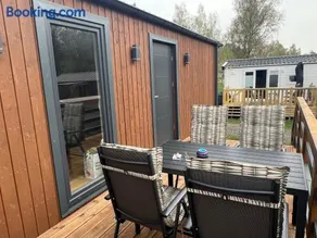 Tinyhouse Frida moderne & stilvolle Auszeit am See Natur & Ruhe in Stuer Mecklenburgische Seenplatte Klima, Grill - Image 1