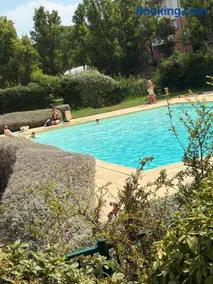 Secured residence apartment with swimming pool - Image 1