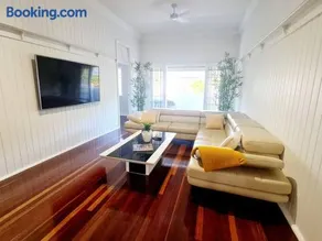 Exclusive location - 3-bedroom Unit in Maryborough CBD, 10ppl - Image 3