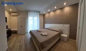 Seaside Holidays Guest House - Image 1