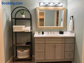 Minimum 30 day stay-Peaceful 2 Bedroom Condo King Suite, Pond View & Vaulted Ceilings - Image 5