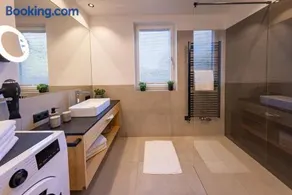 FESH LIVING - PREMIUM Apartments - Image 3