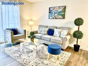 Casa Bella Homes - Top floor 2-BR 1 Bath Condo, Centrally located - Image 1