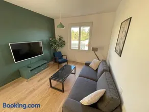 Large bright, designer et air-conditioned 1 bedroom apartment Castres - Image 3