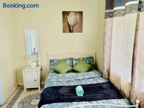 Private Double Room Near Birmingham Airport & NEC with Free Parking - Image 2