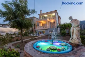 Elegant Sea View Garden 3-bedroom Villa - Private Garden - Private Parking - Image 1