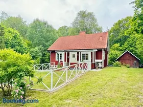 Charming little Swedish cottage in the Big Woods - Image 2