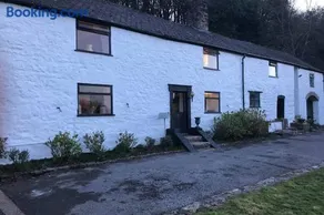 Historic 17th century farmhouse in Wales - Image 2