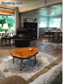 The Sweet Retreat Farmhouse with fast WiFi - Image 2