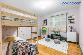 Cozy Montreal 3BR Entire Apartment-3min walk to Metro-free parking-Botanical garden-biodome - Image 5