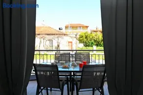 Grey family and friends apartment - Image 1