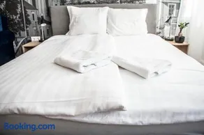 LouLou's Central Apartment with cosy balcony - Image 5