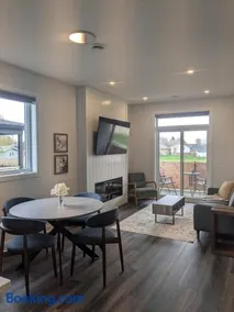 Quiet 2BR Condo Near Hospital and Wi-Fi - Image 2