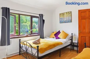 Cosy 4 Bedroom Birmingham - Image 3