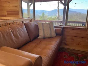 East Tennessee Family Mountain Retreat with Private Vineyard - Image 4