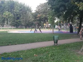 2 Bedroom Apartment near Heroes Square - Image 2