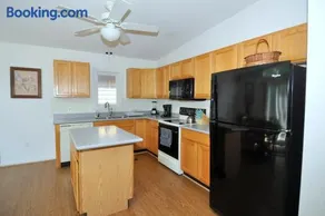 Cacapon Connected - Wifi, Fire Pit, Game Room, King Bed, Deck, Grill, Fireplace, Pet Friendly, Garage for mountain bike storage - Image 5