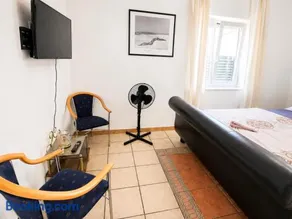 Exquisite Rooms in Shared Villa with Garden & Parking - Image 3