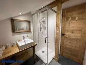 Chalet contemporain 8 pers, 4 chambres, vue sur montagnes, parking, près village - FR-1-342-243 - Image 1