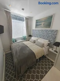 Trispin at Sophias - Image 4