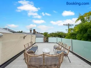 Flemington Escape with private rooftop area - Image 5