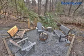 Luxury Cabin Sleeps 8 with creekside fire pit near Helen GA - Image 2