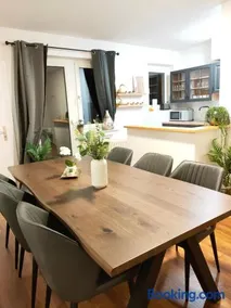 Large Central Apartment - MODERN & Fully Equipped - near fair - Image 3
