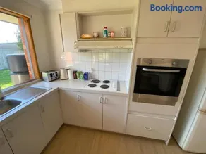 4 bedroom 2 bath renovated with spa king bed and free arcade games sleeps 10 - Image 2