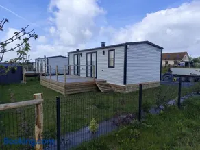 mobil home Num 4 , se situant dans un parc de résidence de loisir proche de la mer - Image 1
