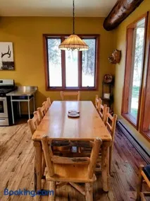 Paradise Valley Oasis - Your Yellowstone Base Camp - Image 2