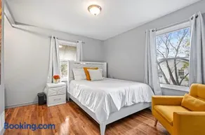 Serenity Home Free Parking & Wine - Image 3