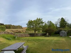 Countryside Farmhouse - Glasgow - Sleeps 6 - Image 2