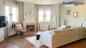 Private family villa with swimming pool and gym near Alicante - Image 1