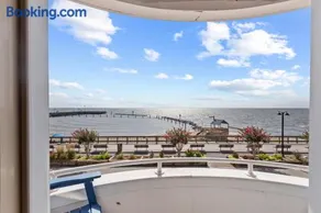 Bayfront Boardwalk Condo w Sunrise Views - Image 3