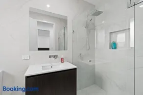 Brand New Guest House, Modern, Stylish & Comfortable - Image 3