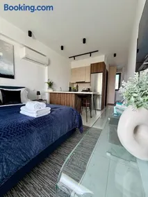Chill and Stay-Luxury Studio with Pool and Sauna in Kato Paphos - Image 1