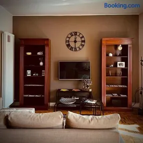 Este Stay - Image 1