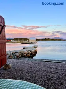 Waterfront Rorbu - By the Beach - Image 2