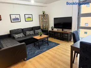 London Luxury Holiday Home B - Image 2