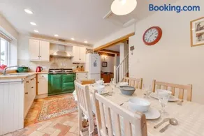 3 Bed in Woodbridge oc-acot - Image 2