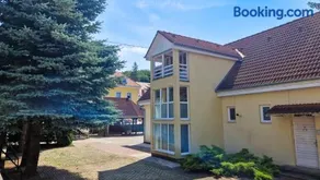 Villa Park Apartmanház - Image 3