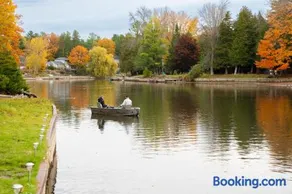 Riverfront Cottage Canoe Included Near Blue Mountain - Image 1
