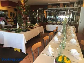 Hotel Bacchus Wine & Bites - Image 5