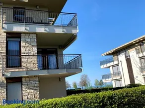 Lakeside Luxury Apartment - Image 4