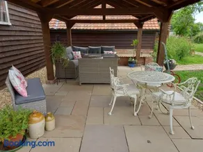 Rustic Retreat Guest Lodge - Image 3