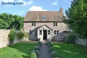 Hampton Wafre Cottage - Image 1