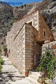 MonoLithos Inn - Image 5